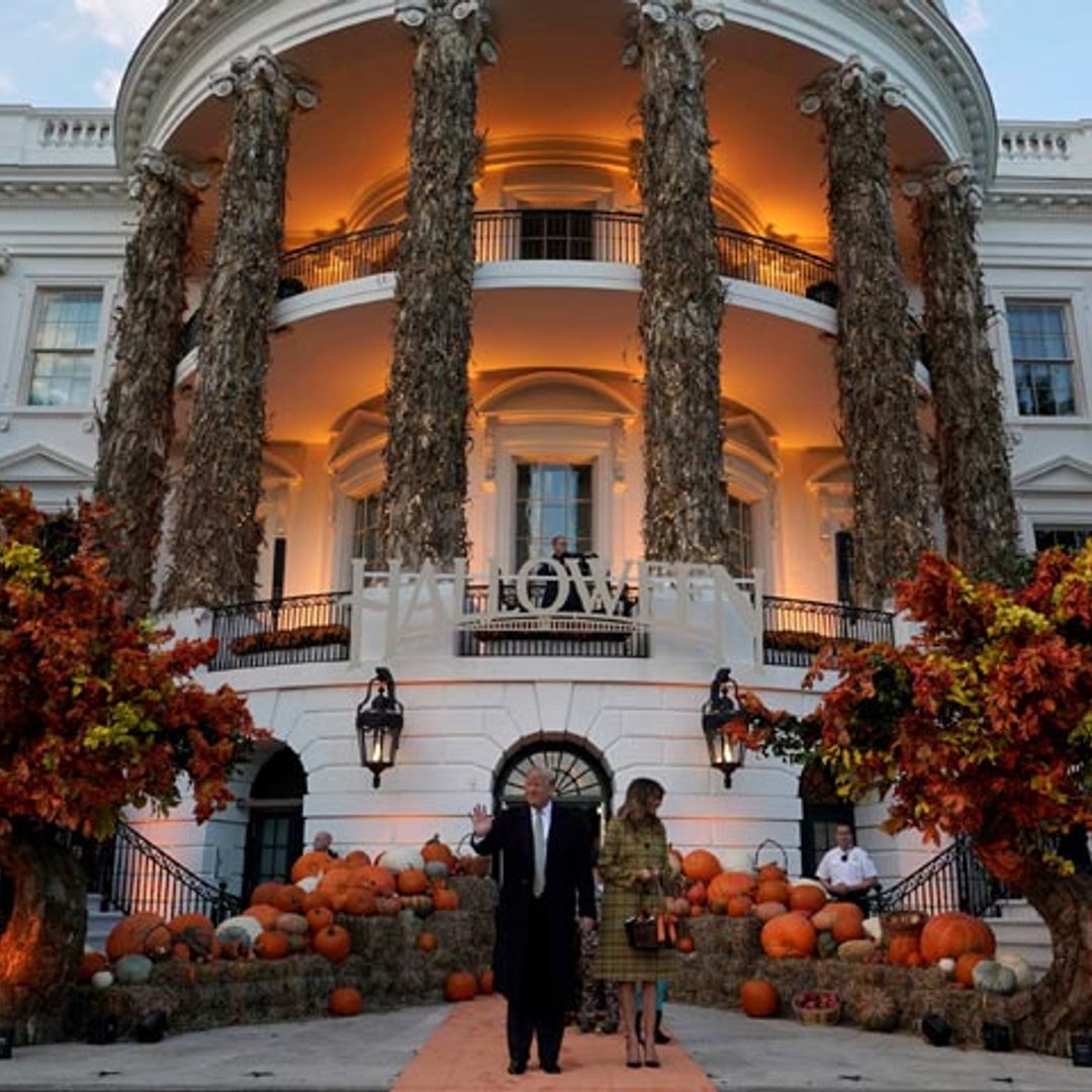Donald y Melania Trump abren las puertas de la Casa Blanca para el tradicional 'truco o trato'