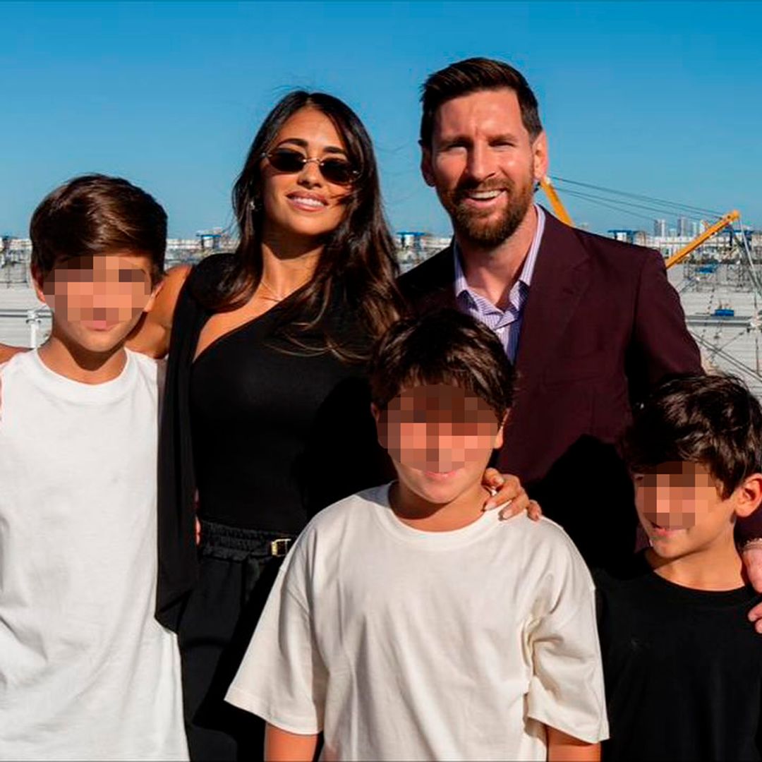 Leo Messi, desolado, vuela a Argentina tras la derrota en el Mundial en un viaje secreto junto a su mujer y sus hijos