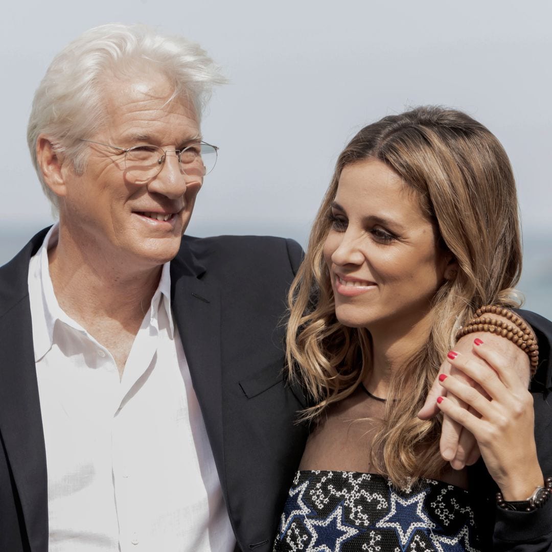 Richard Gere da la bienvenida al 2025 en Cuenca con su mujer y sus hijos