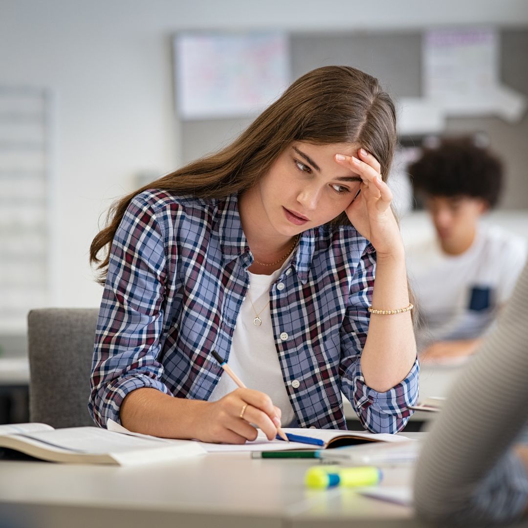 Una estudiante de física desvela los trucos infalibles para pasar los exámenes tipo test en la universidad