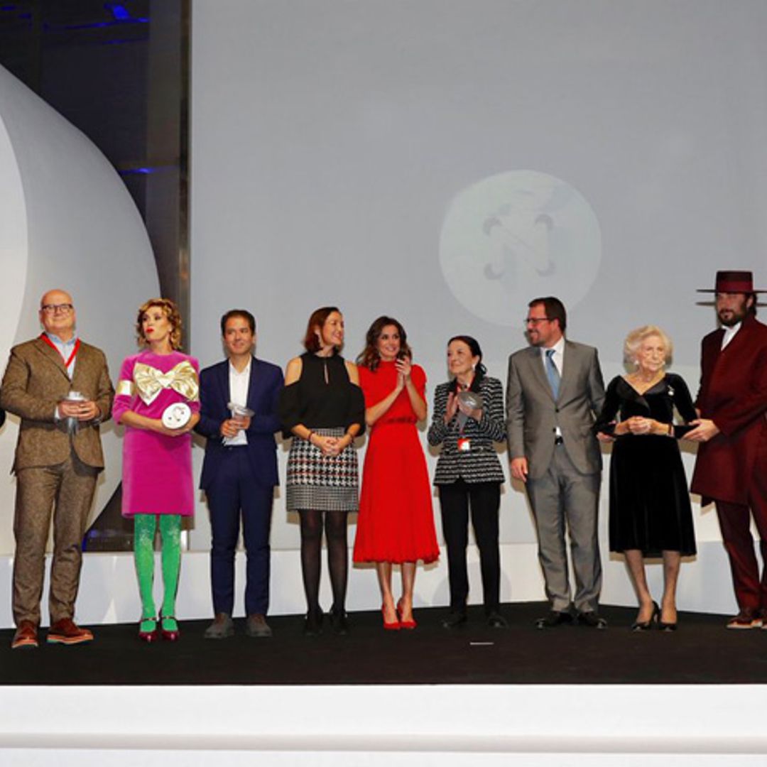 Doña Mercedes Junco Calderón, presidenta de ¡HOLA!, recibe el Premio a la Comunicación en los Premios Nacionales de la Industria de la Moda