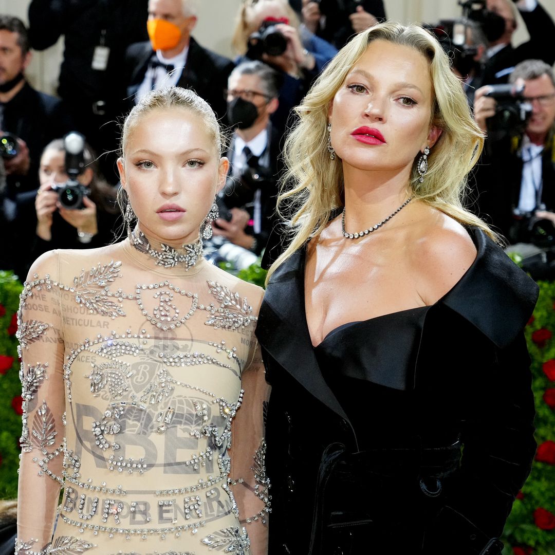 Nuestras expertas analizan el estilo de Kate Moss y su hija, Lila: "Interpretan las tendencias, pero una es más experimental"