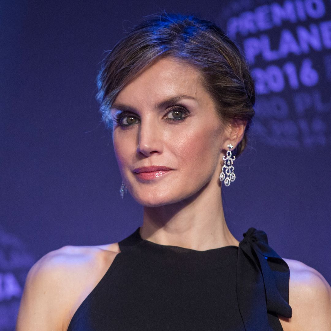 El mensaje que esconden las joyas de la reina Letizia en los Premios Planeta: de sus diamantes negros al legado de Victoria Eugenia