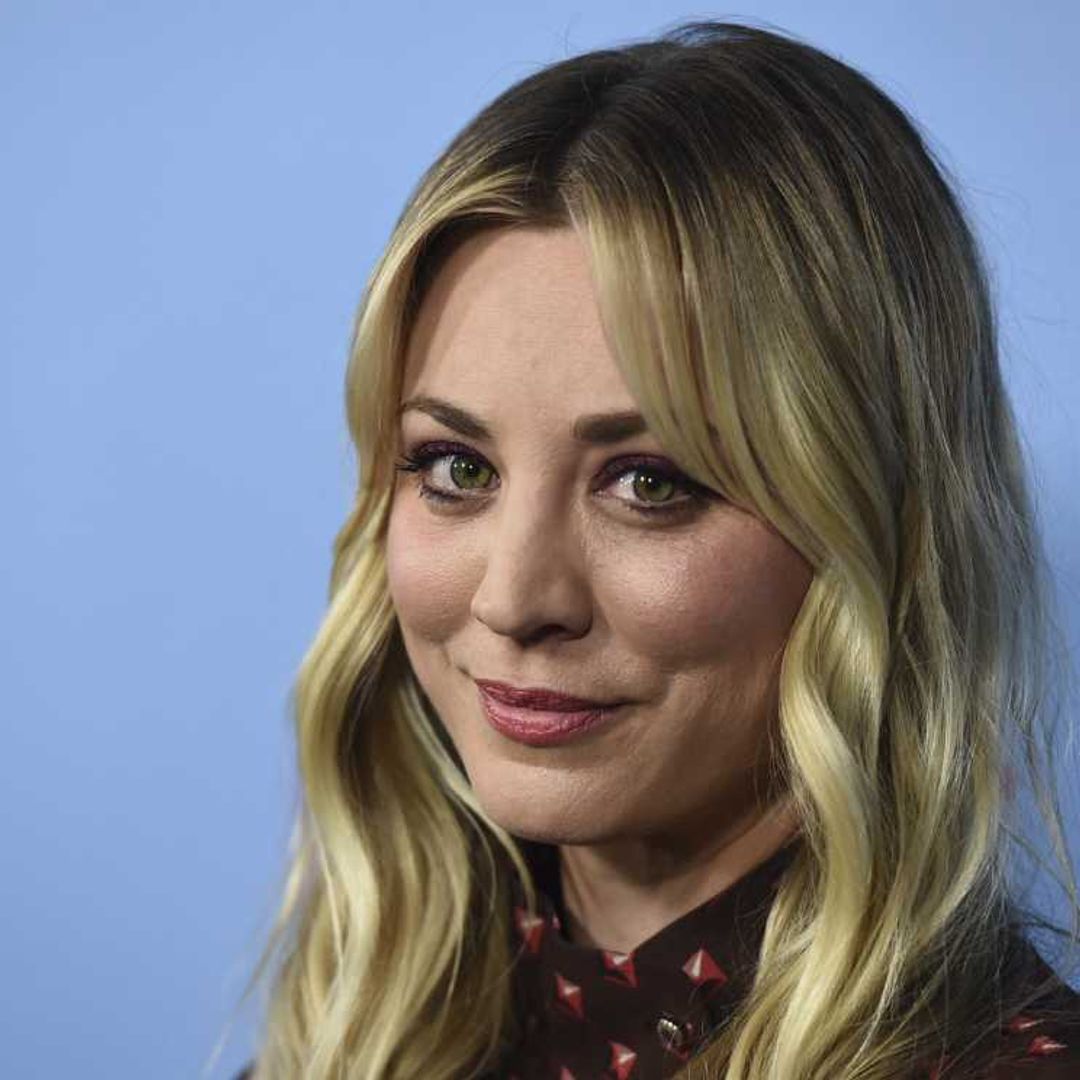 Kaley Cuoco deja atrás 'The Big Bang Theory' con su primera imagen en 'The Flight Attendant'