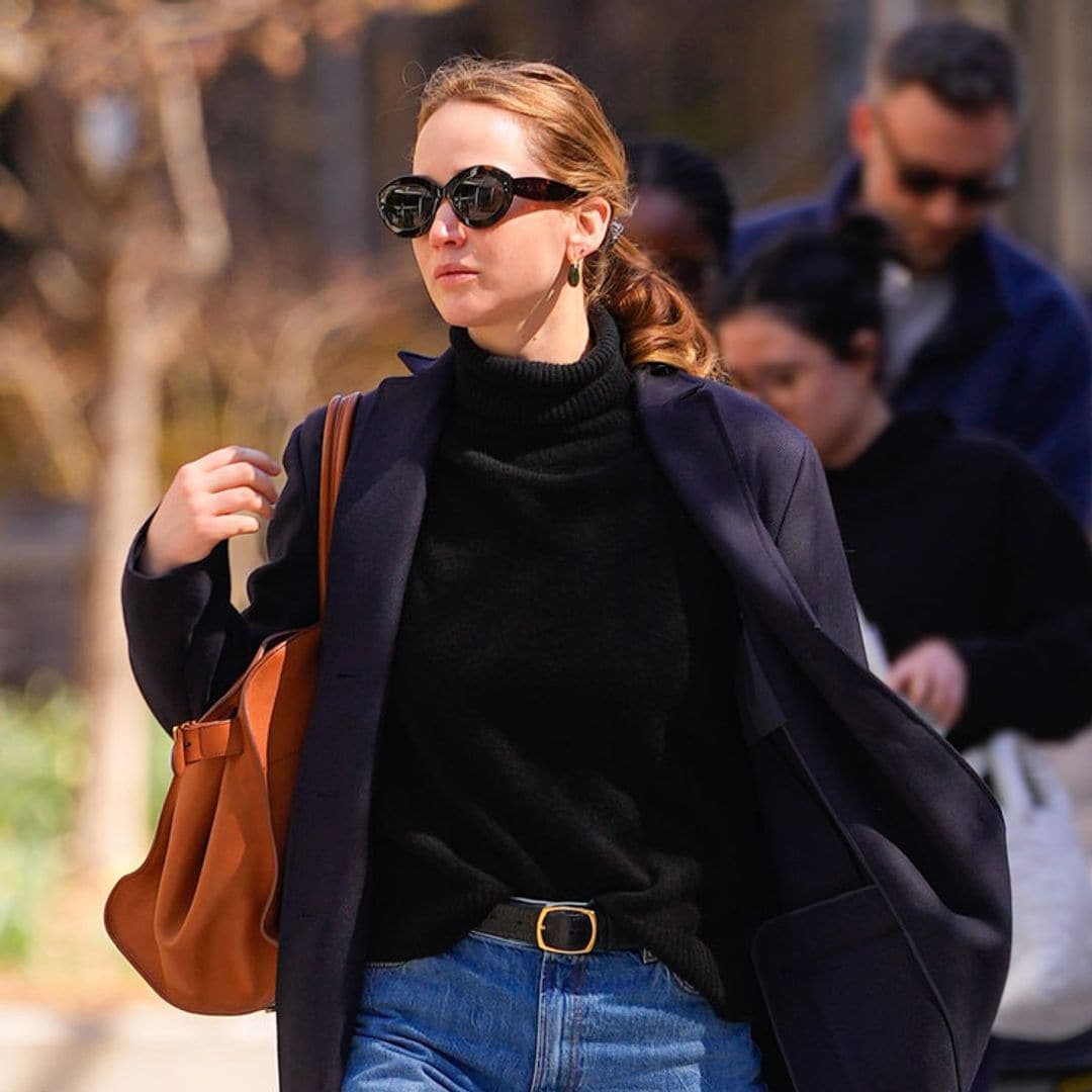 Jennifer Lawrence y Hailey Bieber, unidas por el complemento de moda superventas