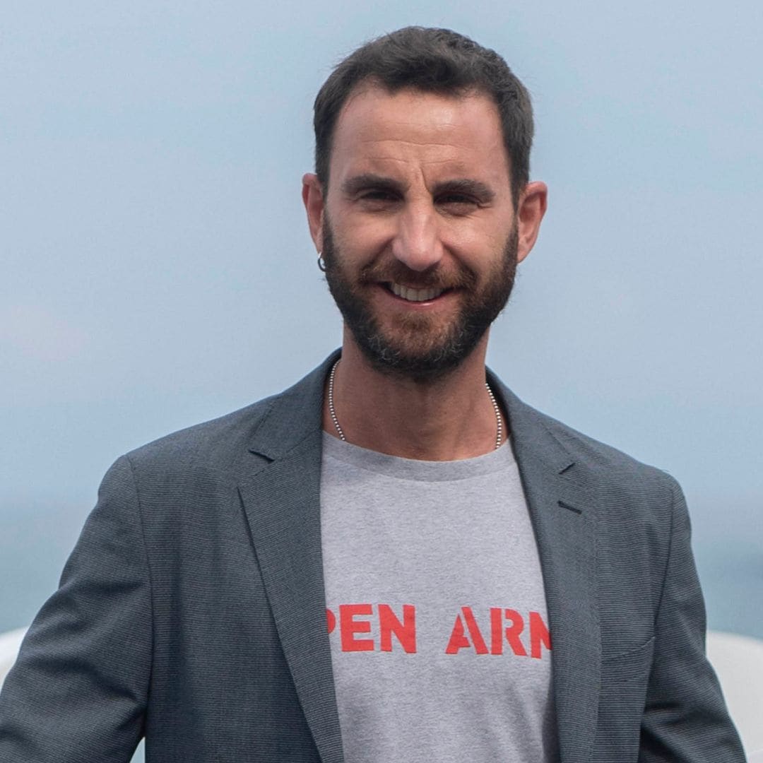 Dani Rovira, con el corazón roto, dedica una carta a su padre fallecido antes de despedir 2025: "Tiene que haber otro para volver"