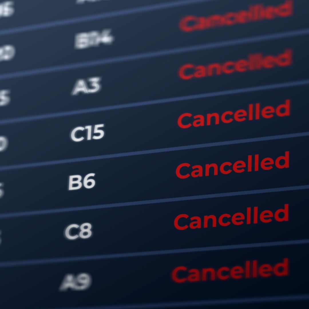 Panel de vuelos todos cancelados