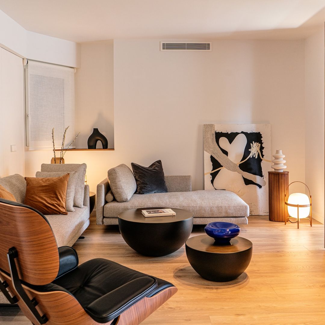 El método de los tres puntos de luz para conseguir un salón mucho más cálido y acogedor sin cambiar la decoración