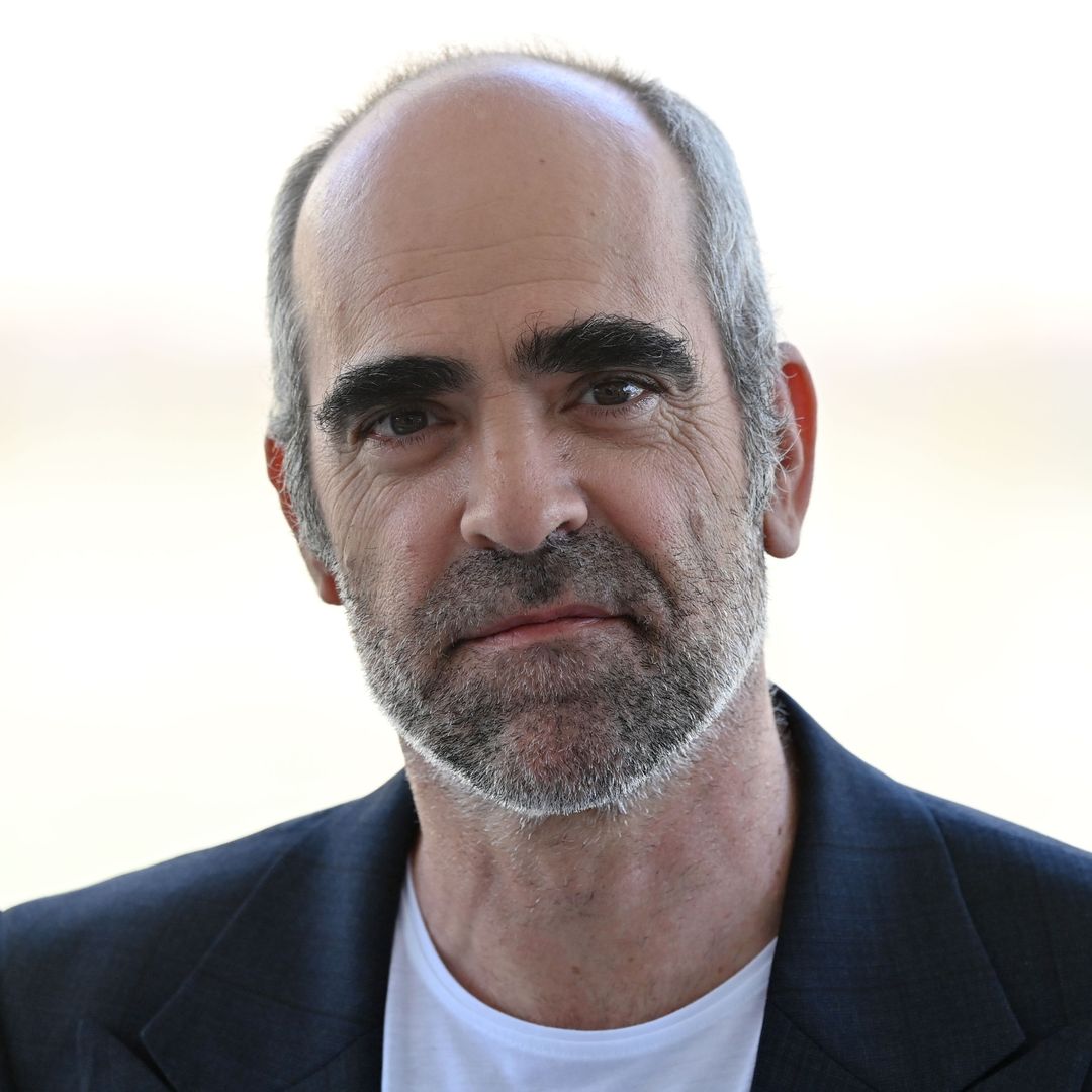 Luis Tosar recuerda la noche en que salió del teatro en camilla… y el inesperado diagnóstico que recibió