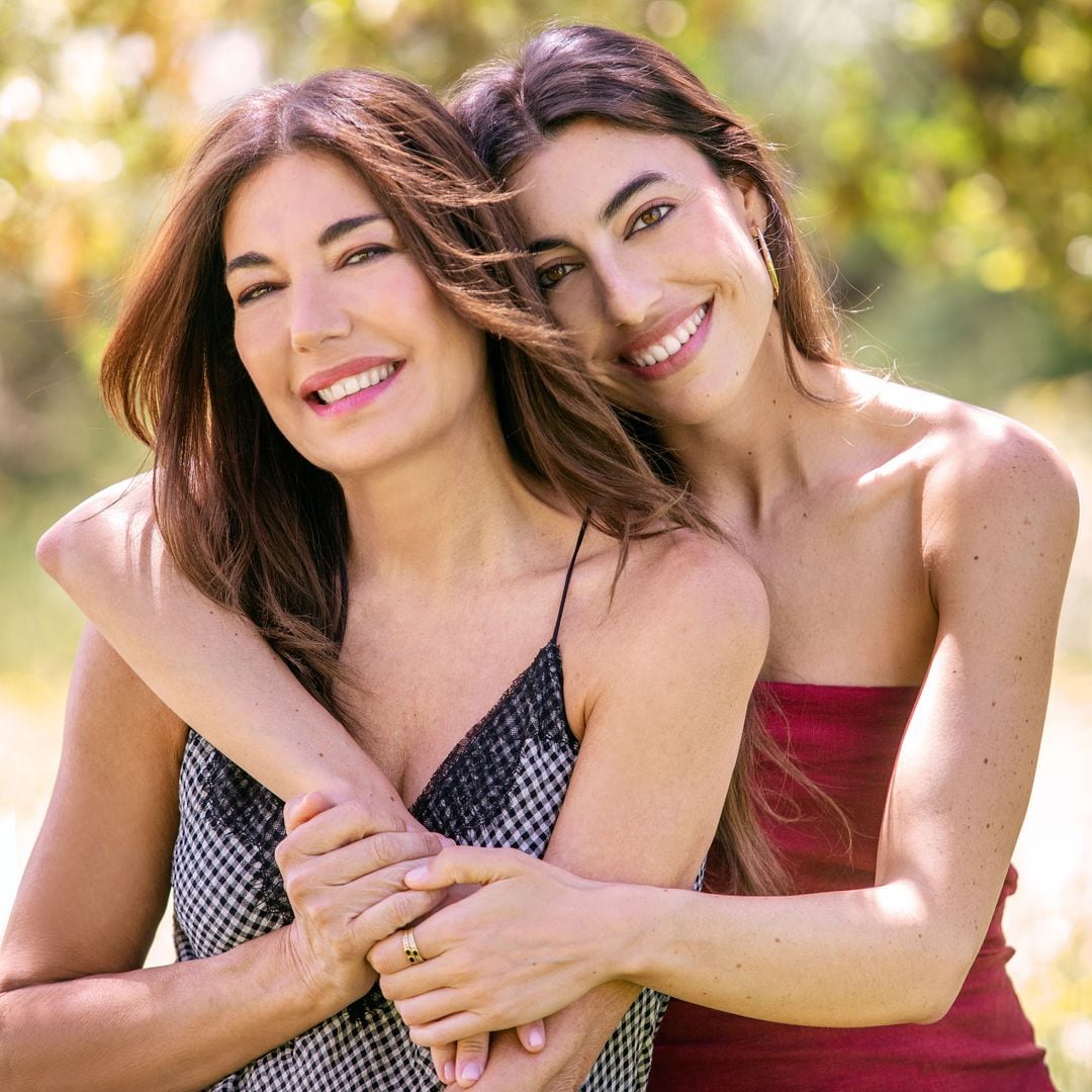 Raquel Revuelta y su hija Claudia, a punto de casarse, nos confiesan: 'Sin duda alguna, me pondré a llorar'