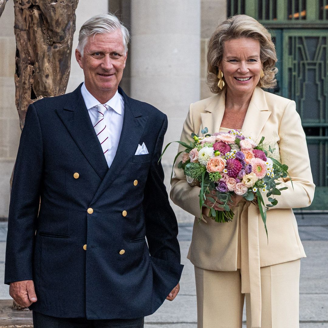 Matilde de Bélgica deslumbra con un impecable traje amarillo mantequilla en el 50 aniversario del Memorial Van Damme