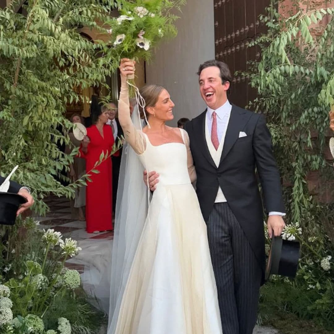 Victoria Ortiz se casa en Córdoba con un vestido de novia con corsé, mangas de tul y sobrefalda en tono vainilla