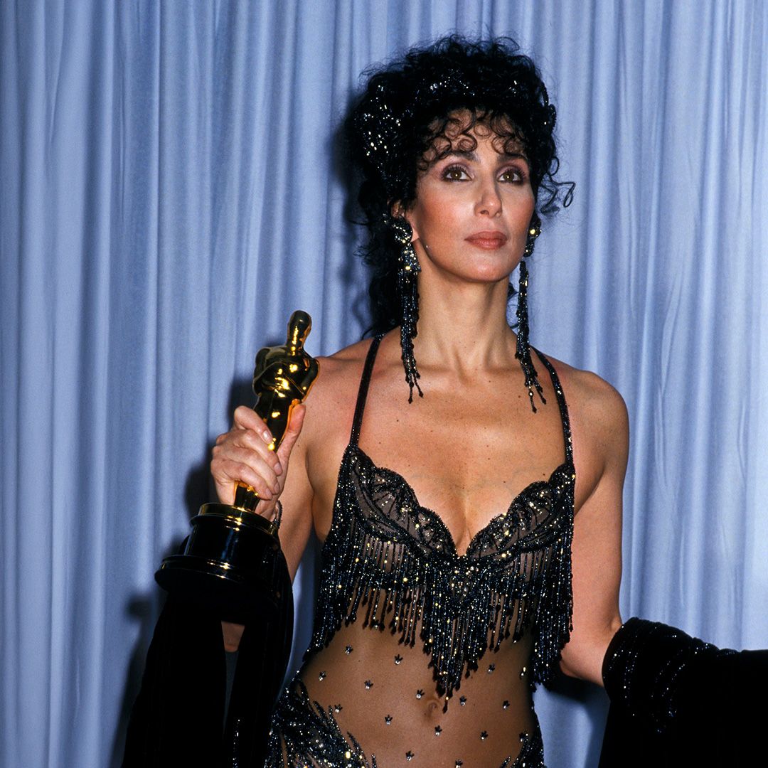 Muere Bob Mackie, el diseñador que dibujó el famoso vestido de Marilyn Monroe y creó los looks más icónicos de Cher