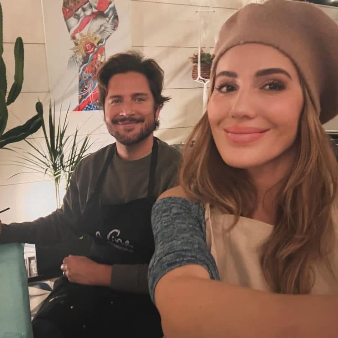 Así es la exclusiva casa de Manuel Carrasco en Madrid: muebles icónicos, sofás vintage y un estudio de grabación de lujo