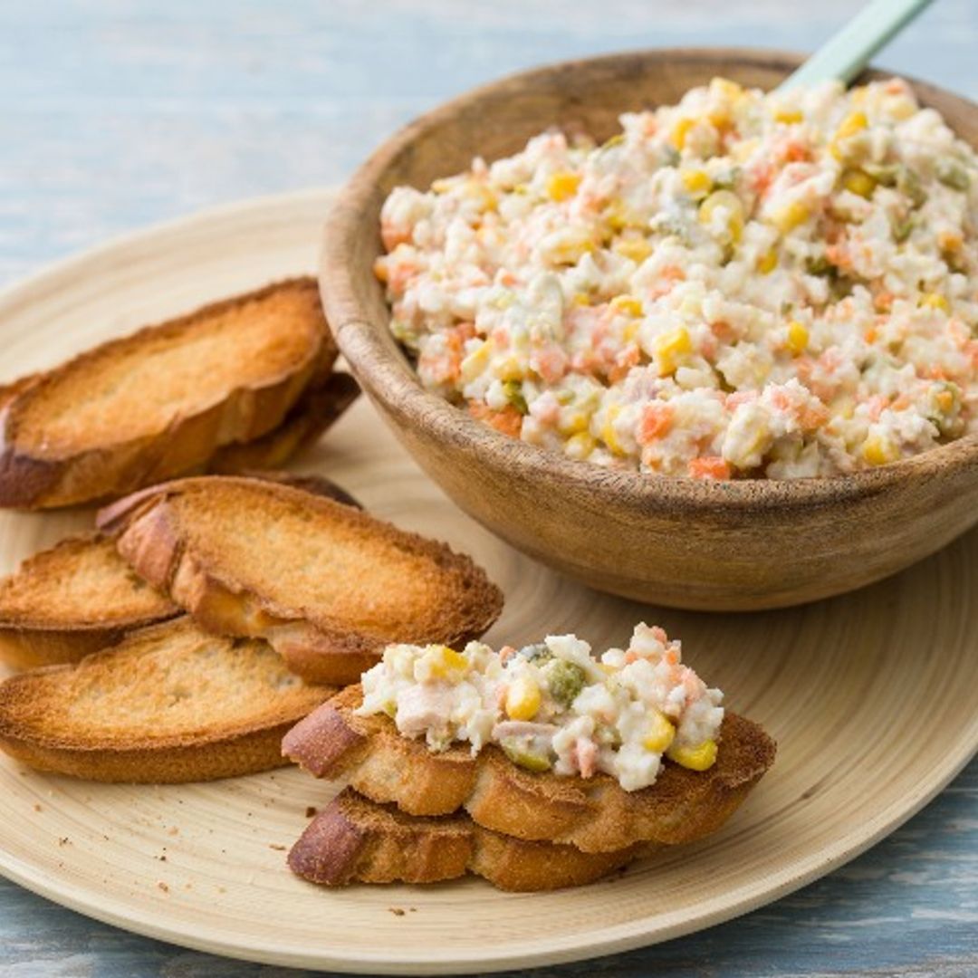 Tostas con ensaladilla de maiz