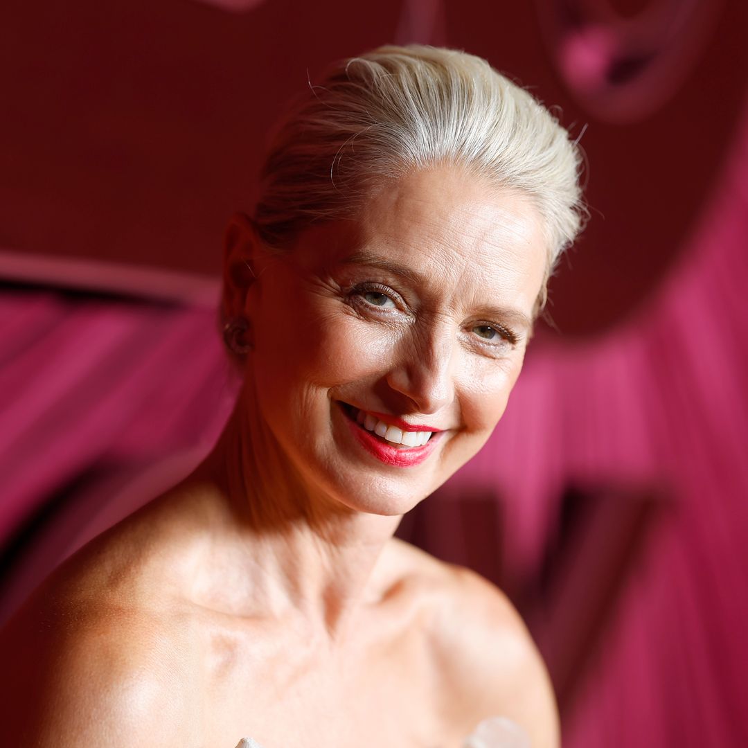 El lado más íntimo de Katherine LaNasa, la enfermera jefe de 'The Pitt', casada con la estrella de 'Melrose Place'