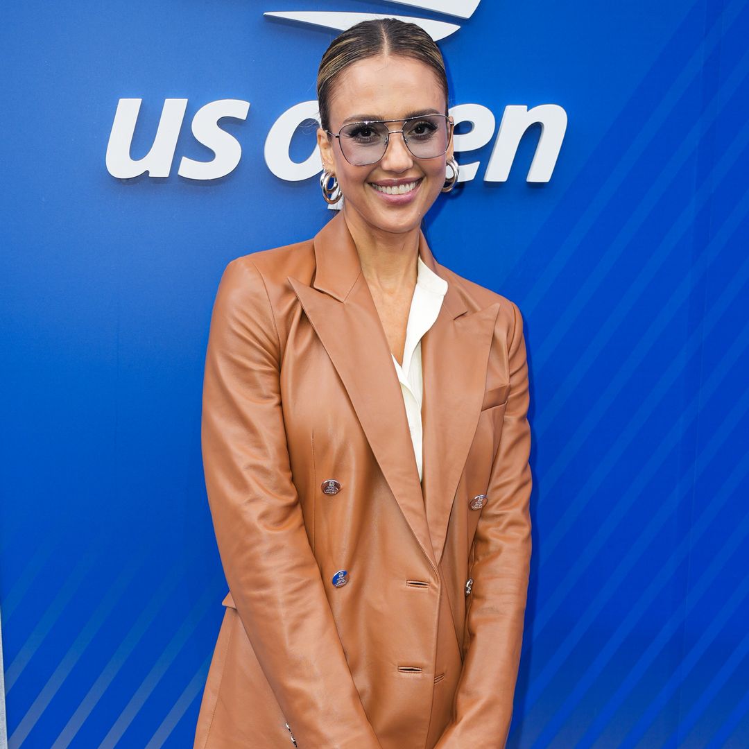 Jessica Alba comparte la primera foto junto a su nuevo novio en una salida con su padre