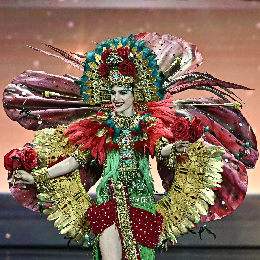 Fátima Bosch, una 'diosa mexica' en la pasarela de trajes típicos en Miss Universe