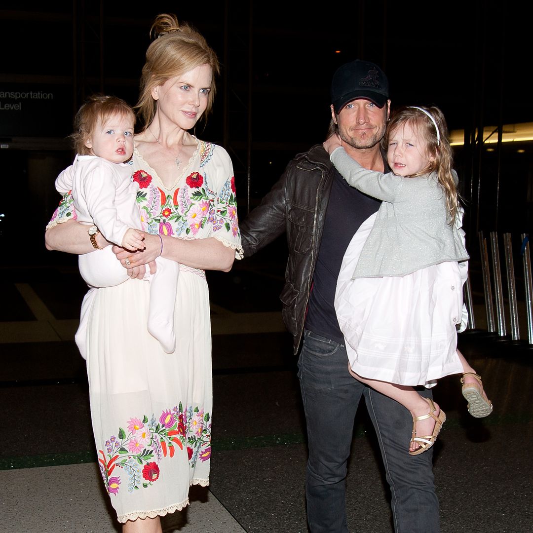 Nicole Kidman y Keith Urban con sus hijas Sunday Rose y Faith Margaret paseando por Los Angeles en 2012