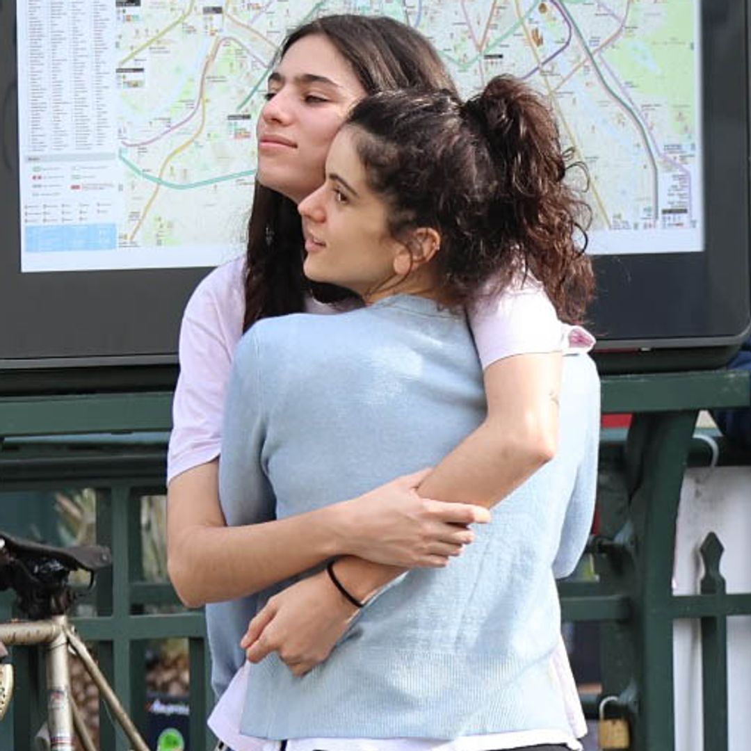 Rosalía y Loli Bahia se muestran más cariñosas que nunca mientras pasean por París