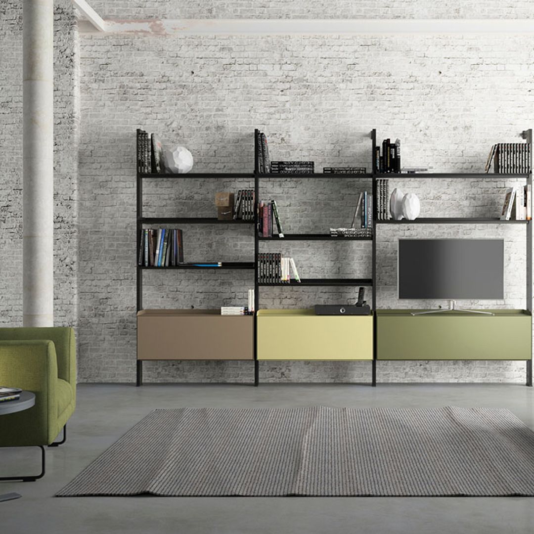 9 ideas que funcionan para organizar los espacios de almacenaje en el salón