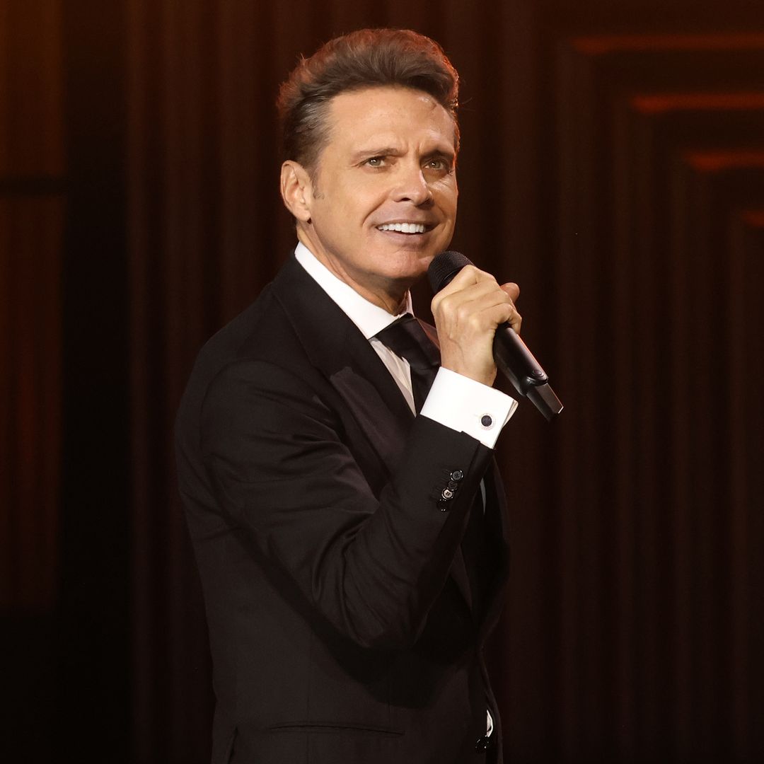 Luis Miguel reaparece guapísimo y elegante a unos días de su cumpleaños 55