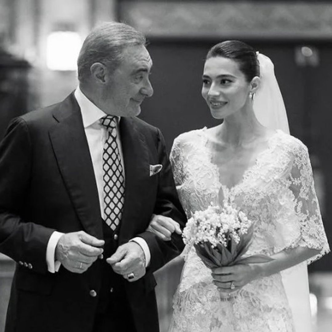 La emoción de Carlos Herrera al llevar al altar a su hija Rocío Crusset en dos imágenes inéditas de la boda