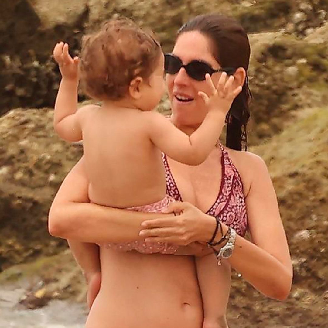 EXCLUSIVA. El primer día de playa de Nicolás, el hijo pequeño de Lourdes Montes y Fran Rivera: las fotos más divertidas en familia
