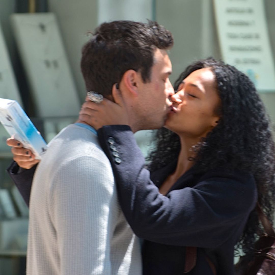 ¡Besos y más besos! Mario Casas y Berta Vázquez están locos el uno por el otro