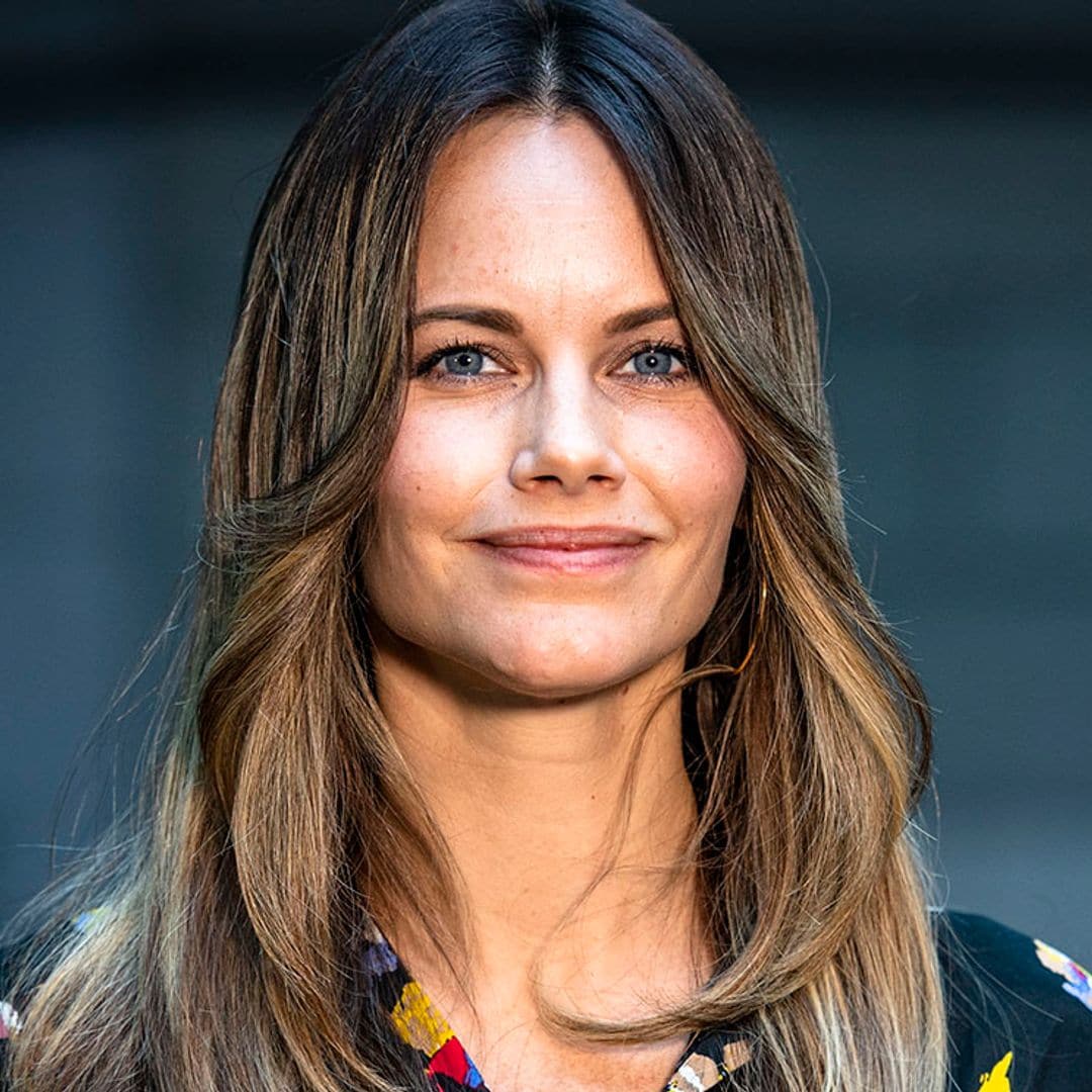 Sofía de Suecia estrena el vestido premamá más inesperado: un 'wrap dress'