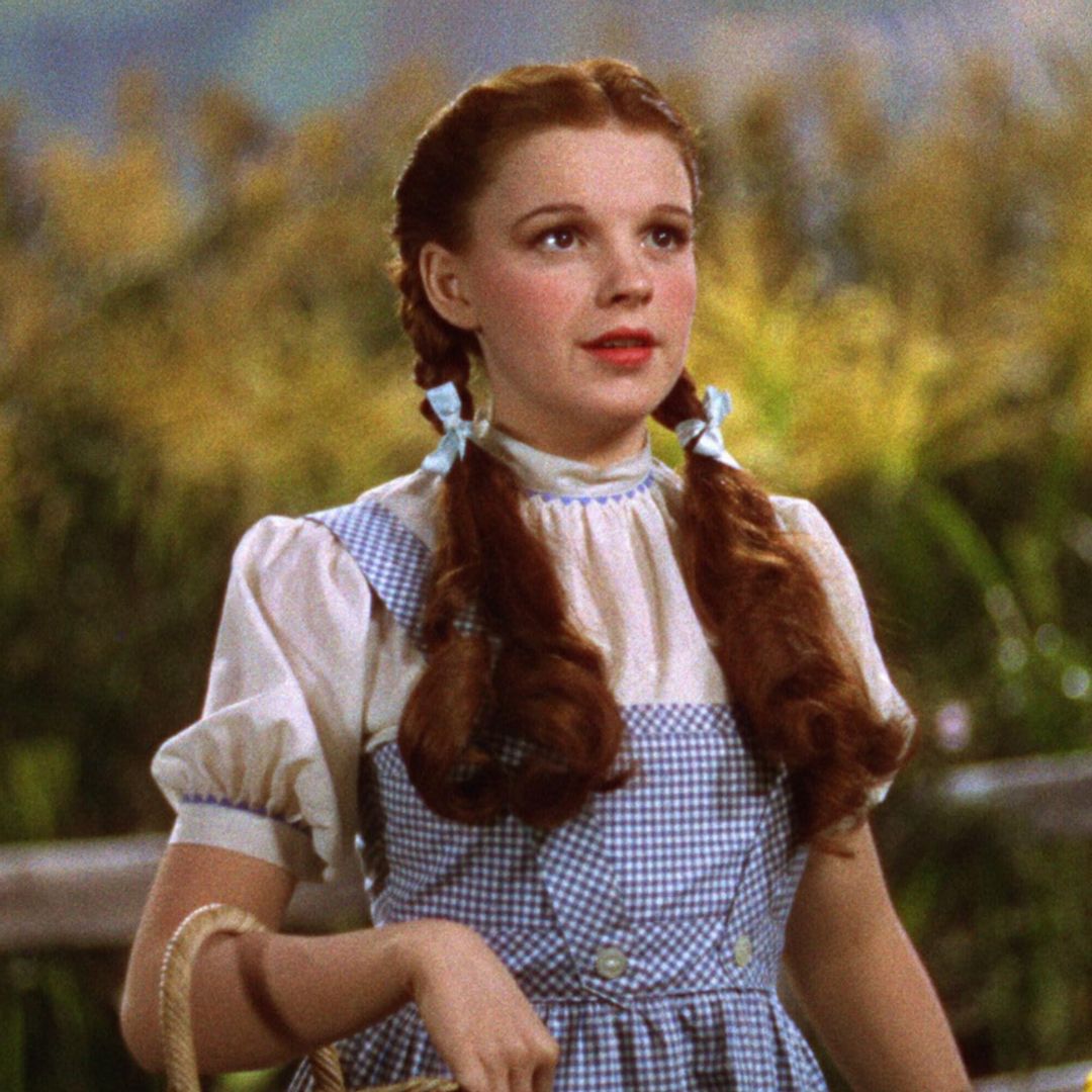 Del cubo de la basura a las grandes casas de subastas: la épica odisea para rescatar el vestido de Dorothy, el trineo de Orson Welles y el mapa desaparecido para siempre de Los Goonies