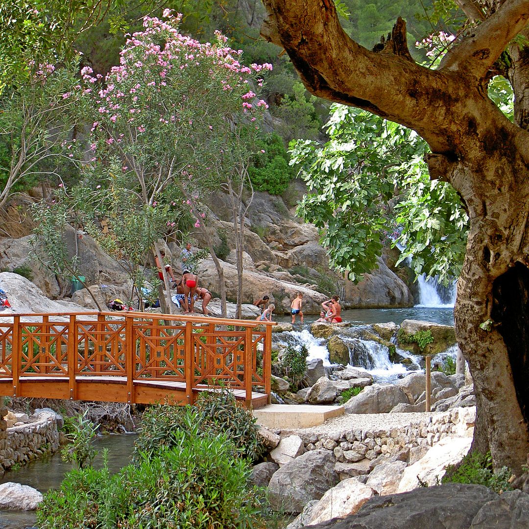 Fuentes del Algar, un conjunto de cascadas y pozas naturales para darse un baño refrescante en el interior de Alicante