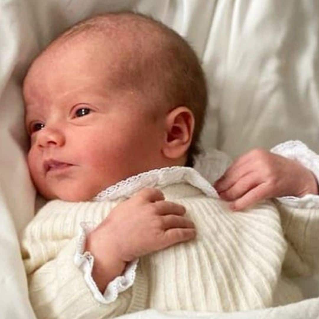 Los príncipes Carlos Felipe y Sofía presentan a Julian, su tercer hijo