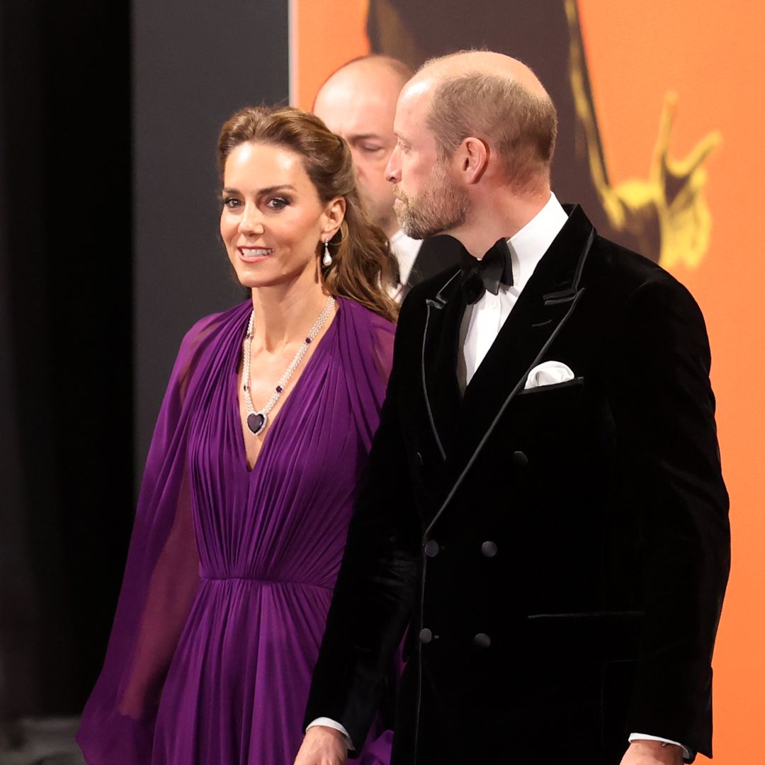 Kate Middleton deslumbra con una joya histórica en su cita con Tom Cruise: el collar de amatistas de la Reina Madre que permaneció décadas en la sombra