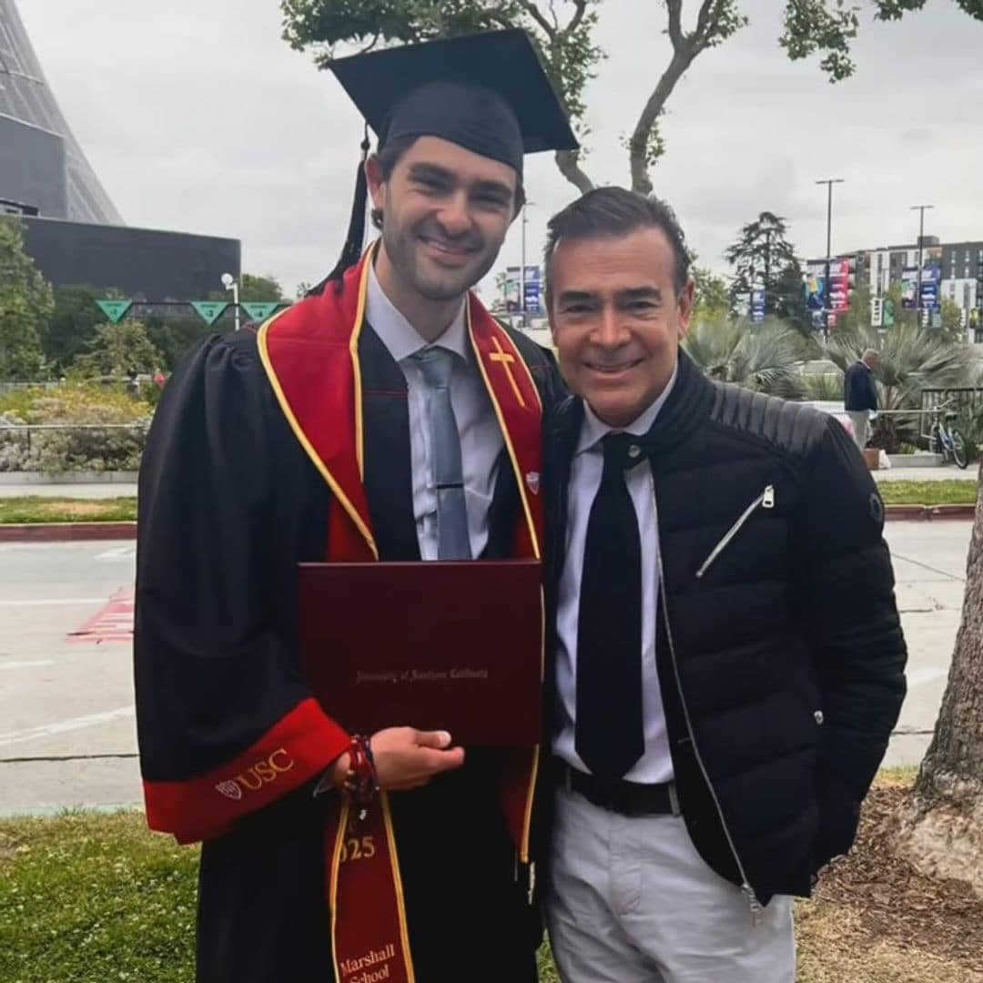 Toño Mauri, agradecido, celebra la graduación de su hijo Antonio: 'La vida es hoy'