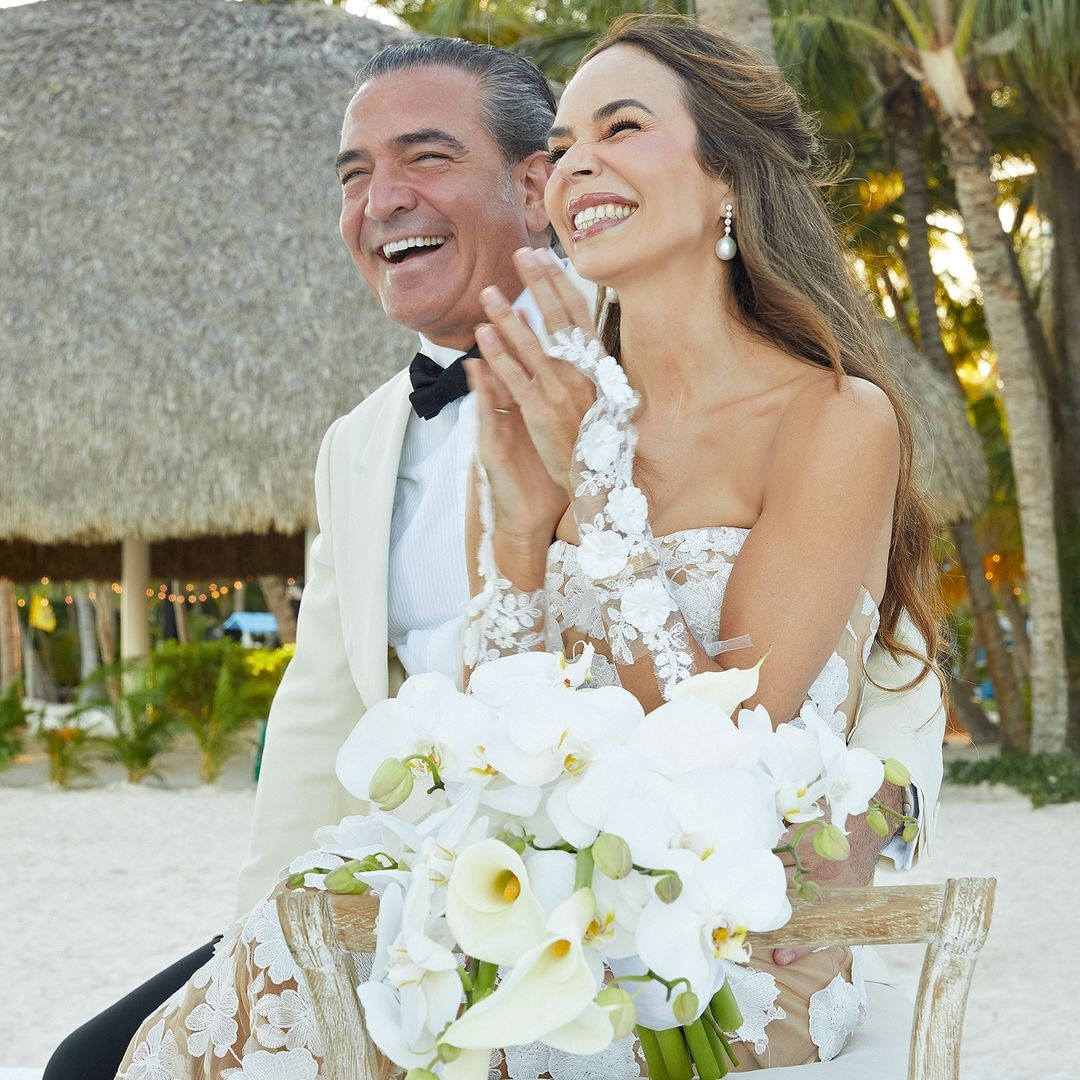 Entramos en la espectacular boda caribeña de Gigi Sarasola y Sara Zaldívar:  todas las fotos, los detalles y las anécdotas