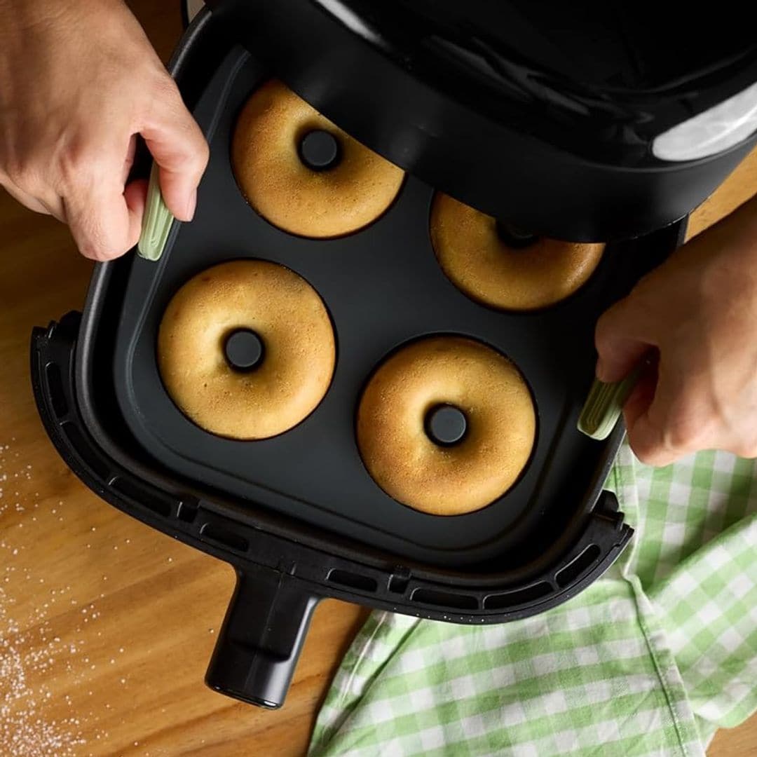 Crea tus propios dónuts en casa, ricos y saludables, con este accesorio para tu freidora de aire
