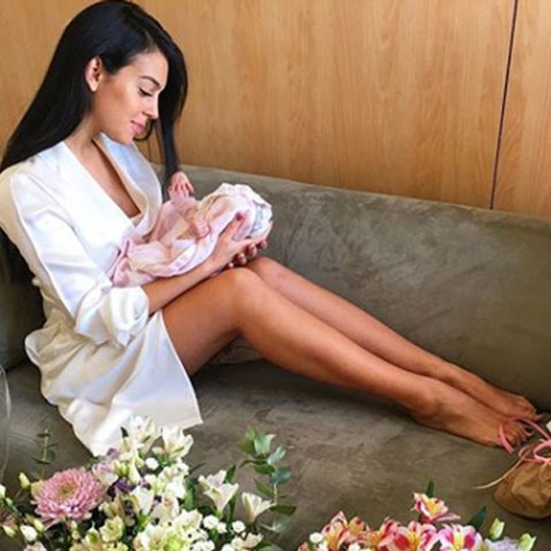 Georgina Rodríguez posa orgullosa con su hija Alana Martina dos días después dar a luz