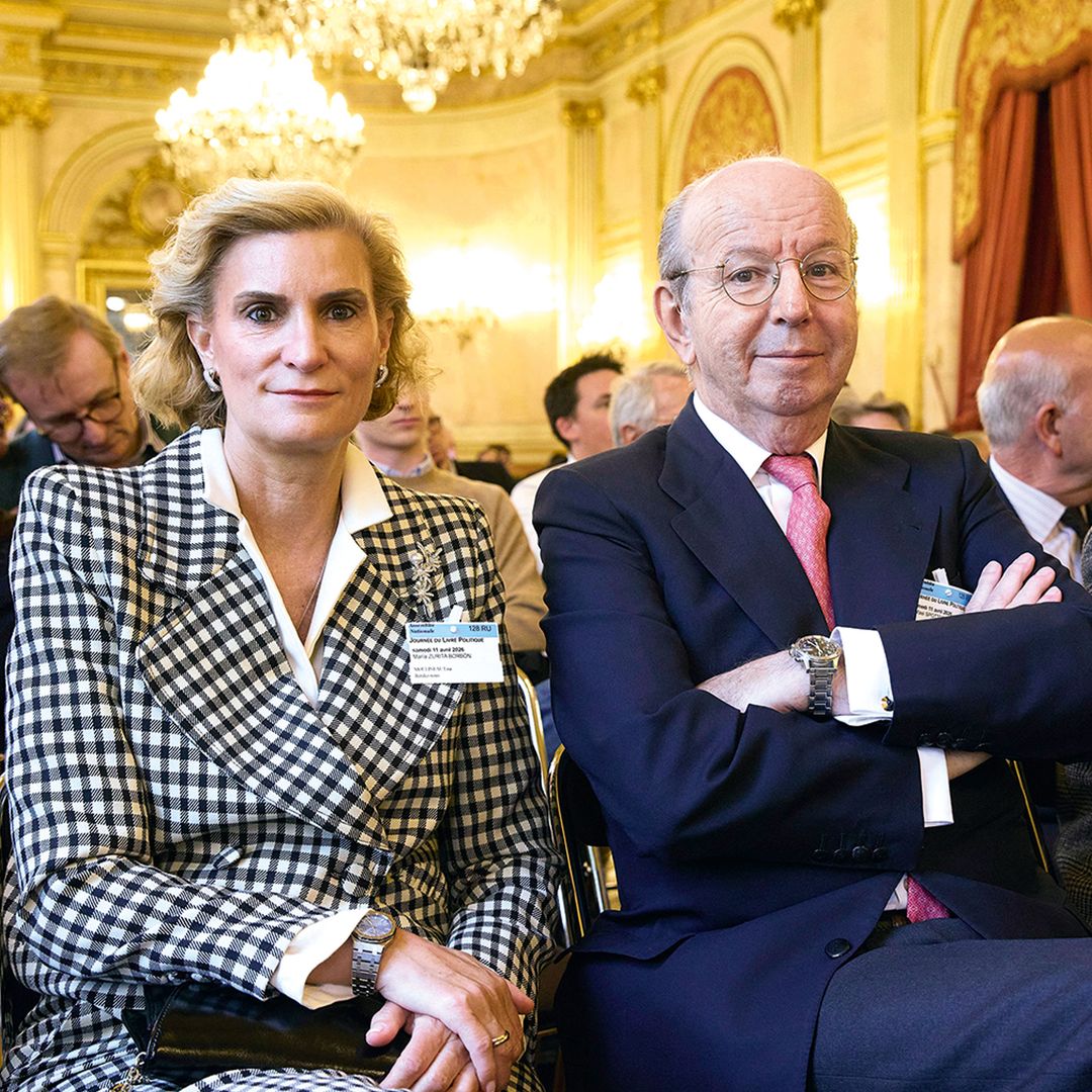 Más de los asistentes que estuvieron en la capital francesa para acompañar al rey a recoger su premio 