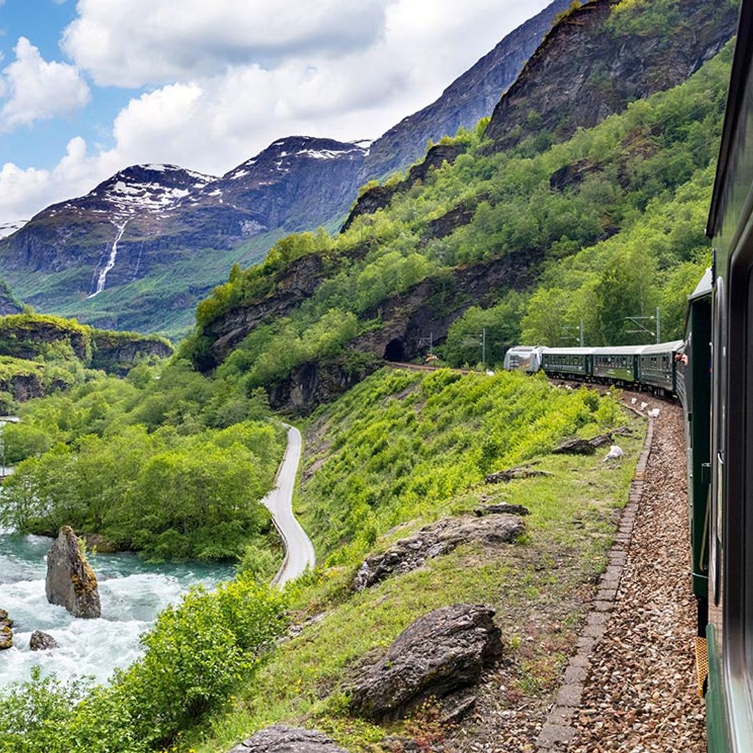 La ruta en tren más espectacular del mundo atraviesa los fiordos noruegos