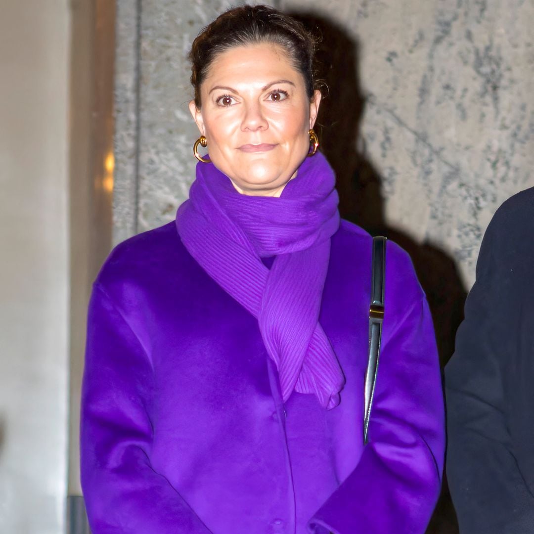 Victoria de Suecia inaugura la semana de los Nobel 2025 con un look anti-navideño que tiene desde hace 10 años