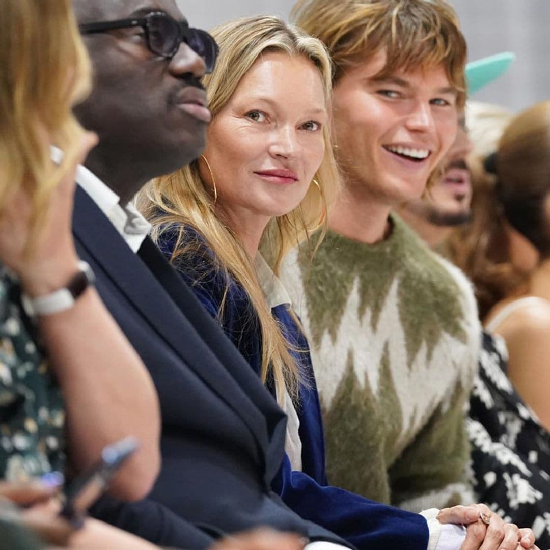 Kate Moss, una orgullosa mamá ante el éxito de su hija, Lila, sobre la pasarela