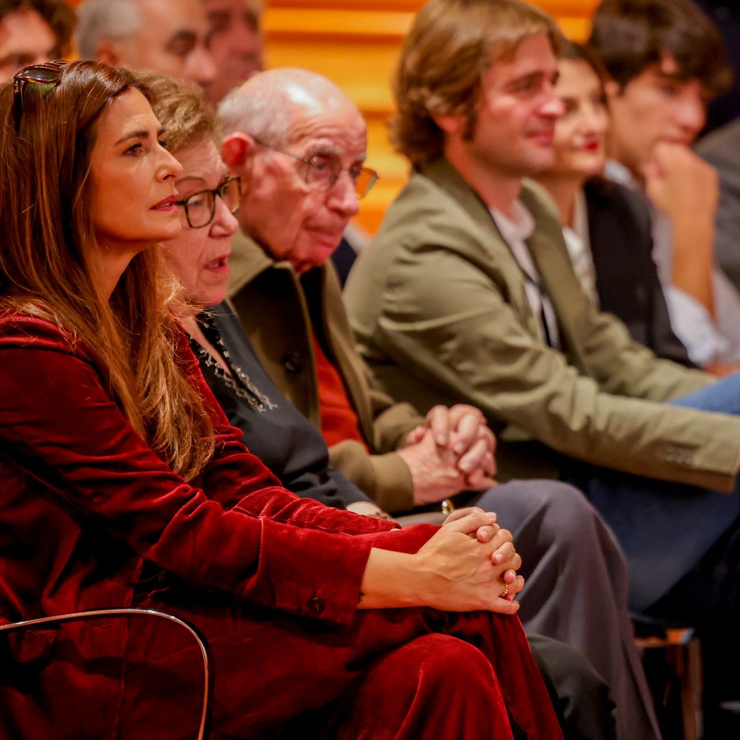 Juan del Val presenta su novela más esperada ante una primera fila de lujo: Nuria Roca, su hijo Pau y sus padres