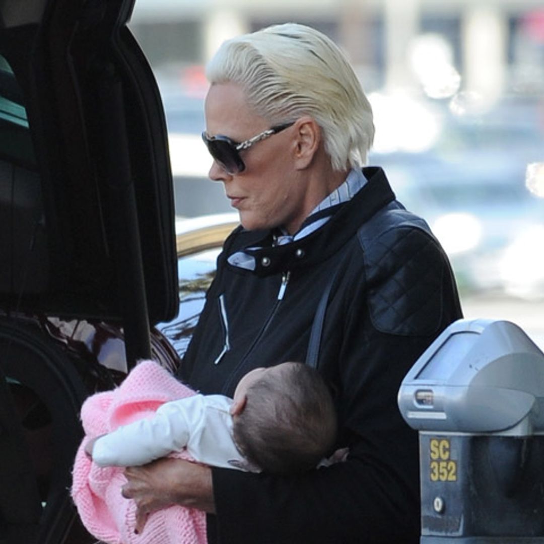 Brigitte Nielsen, de paseo con su hija Frida tras volver a ser madre a los 54 años