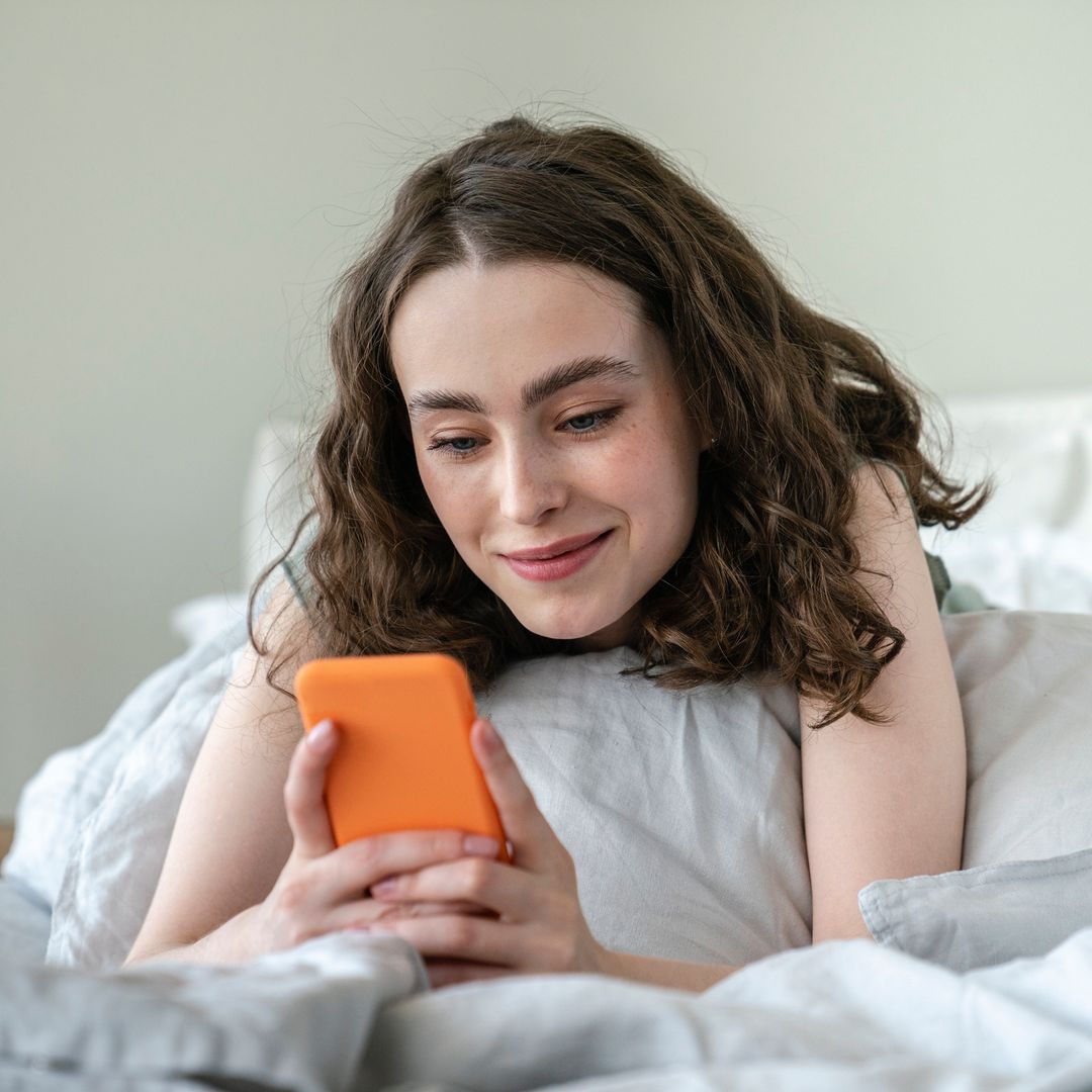 Las personas que hacen este gesto al despertarse tienen los niveles de cortisol más elevados
