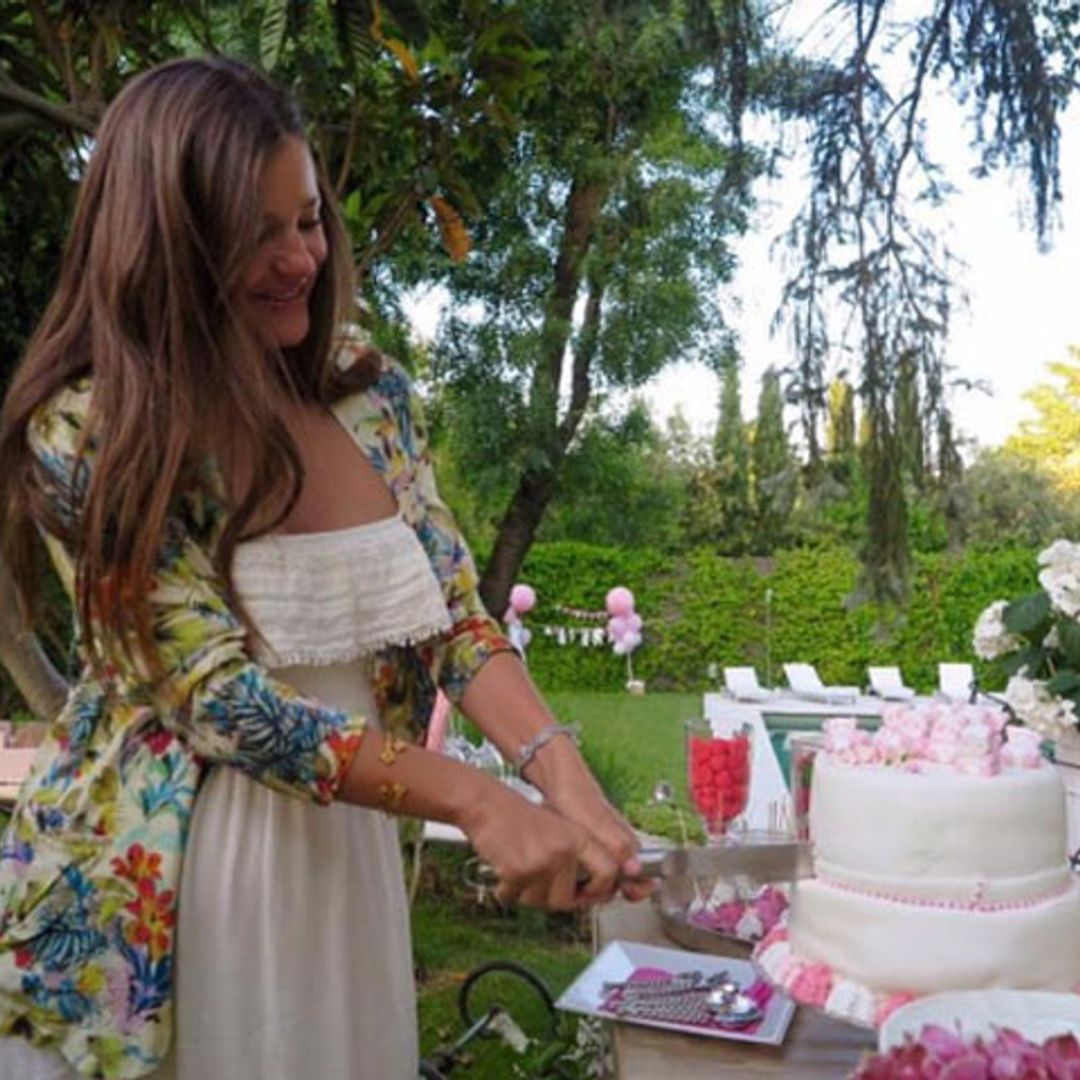 Malena Costa celebra una 'baby shower'... que pudo haber sido una boda