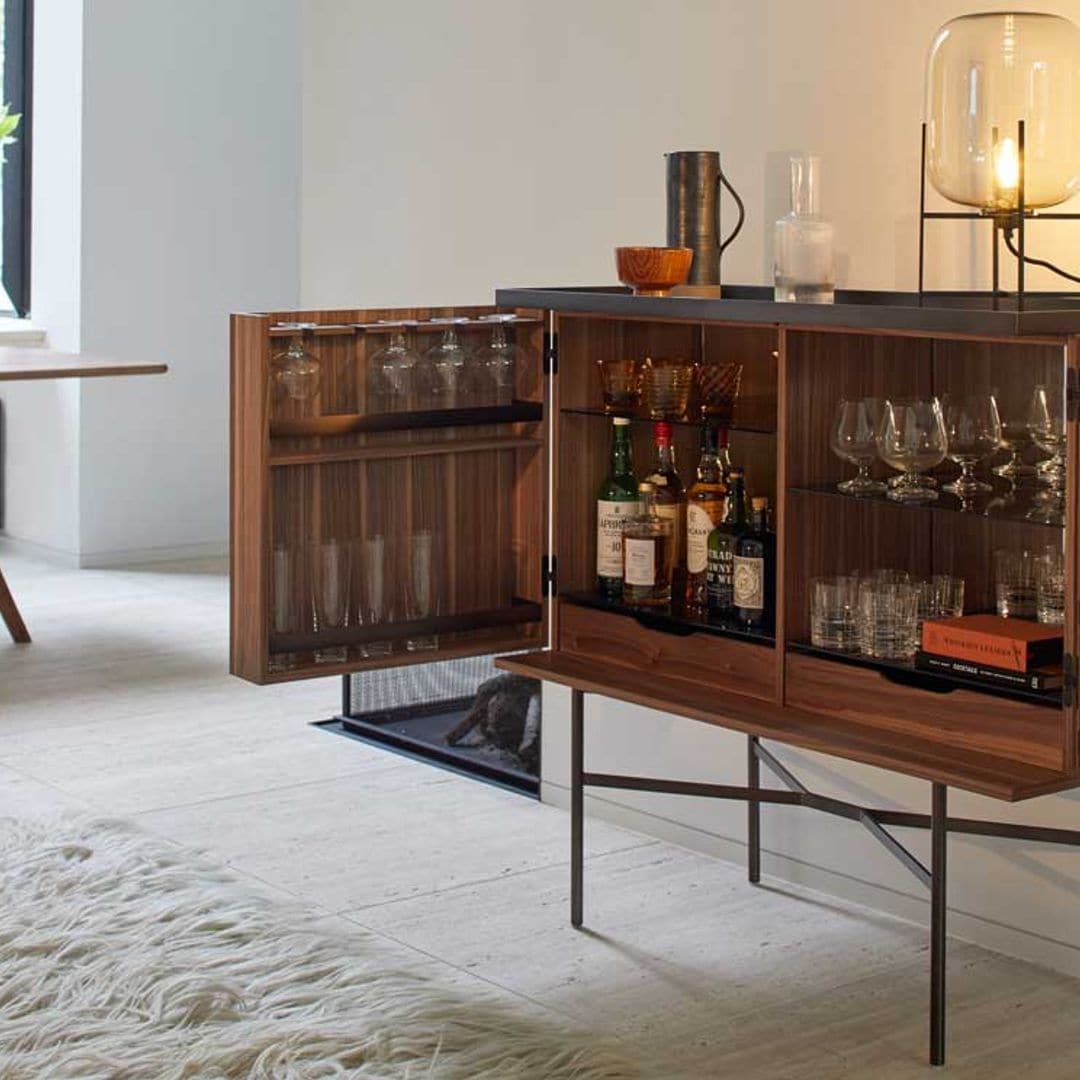 El mueble bar ‘toma’ el salón reclamando su lado práctico y su carácter social
