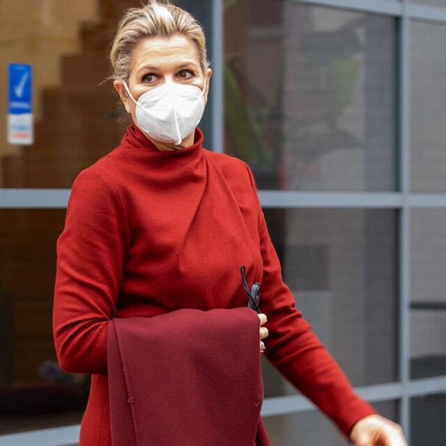 maxima holanda capa roja