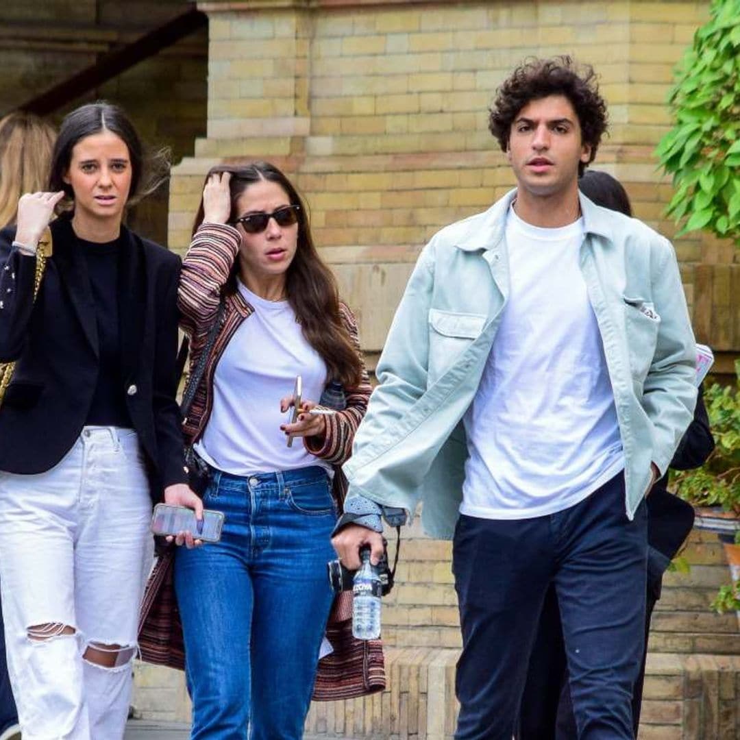 Victoria de Marichalar, de turismo por Sevilla con María García de Jaime y Tomás Páramo