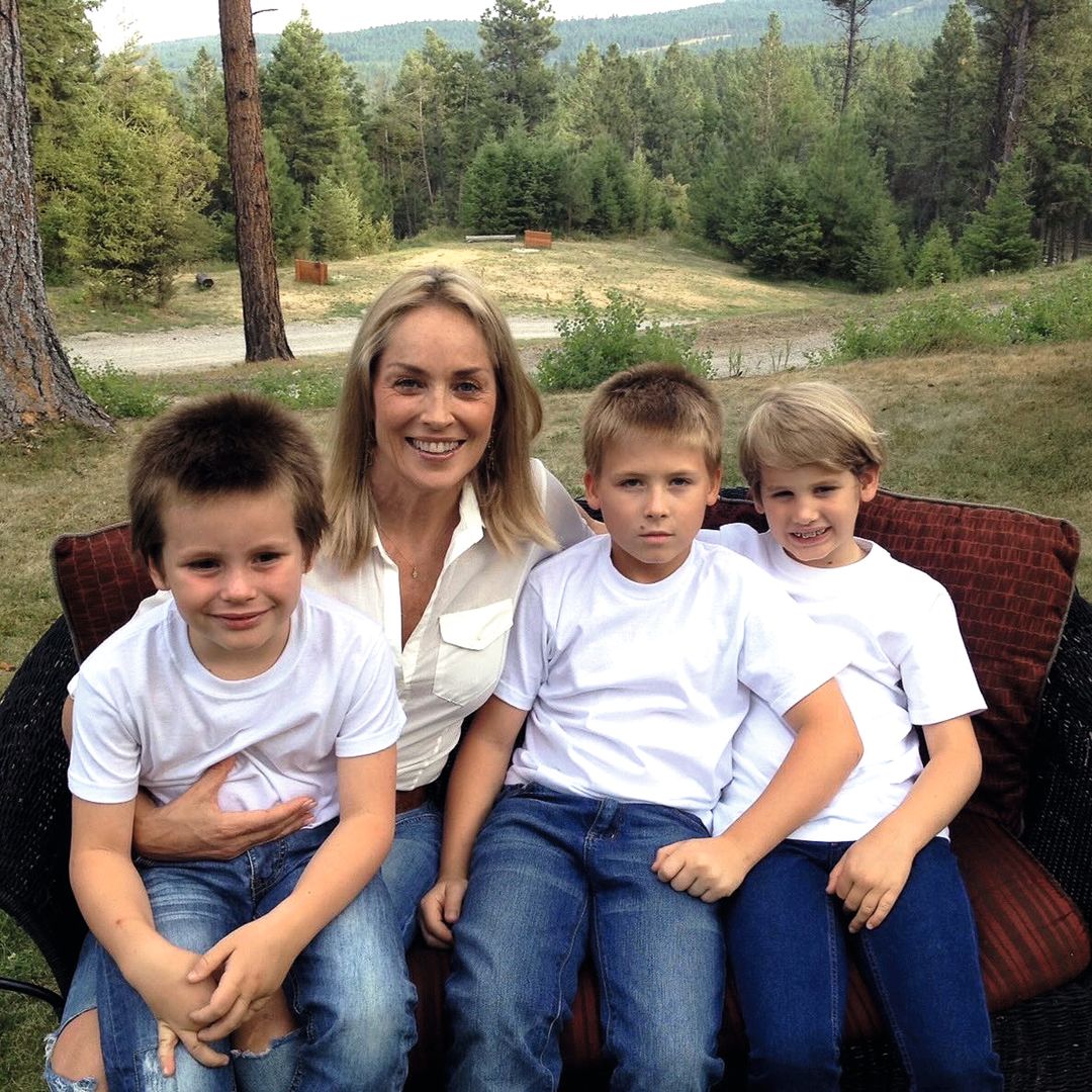 SHARON STONE  POR PRIMERA VEZ JUNTO A SUS TRES HIJOS: DE SUS PROBLEMAS DE SALUD A LA NUEVA ETAPA CON EL NIDO VACÍO
